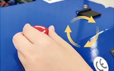 صورة جهاز تحكم عن بعد لجزازة العشب.jpg