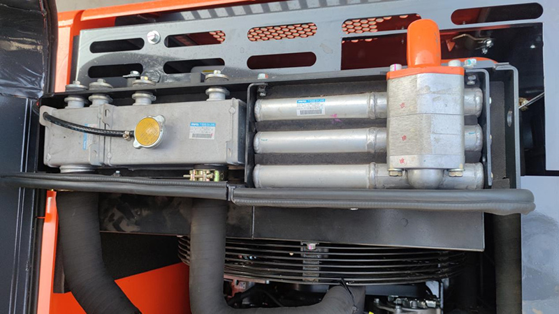 23 tonnás kotrógép