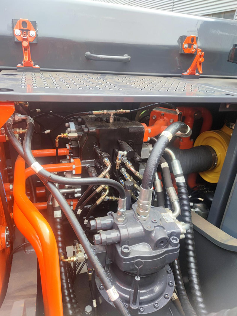 23 tonnás kotrógép