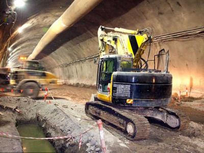 Kwestie związane z budową tuneli dla małych koparek Na co powinny zwracać uwagę małe koparki podczas budowy tuneli?