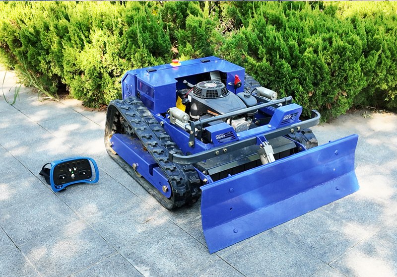 Многофункциональная небольшая бытовая газонокосилка со снегоотвалом.jpg