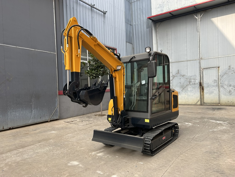 Minikoparka hydrauliczna gąsienicowa o masie 2,5 tony