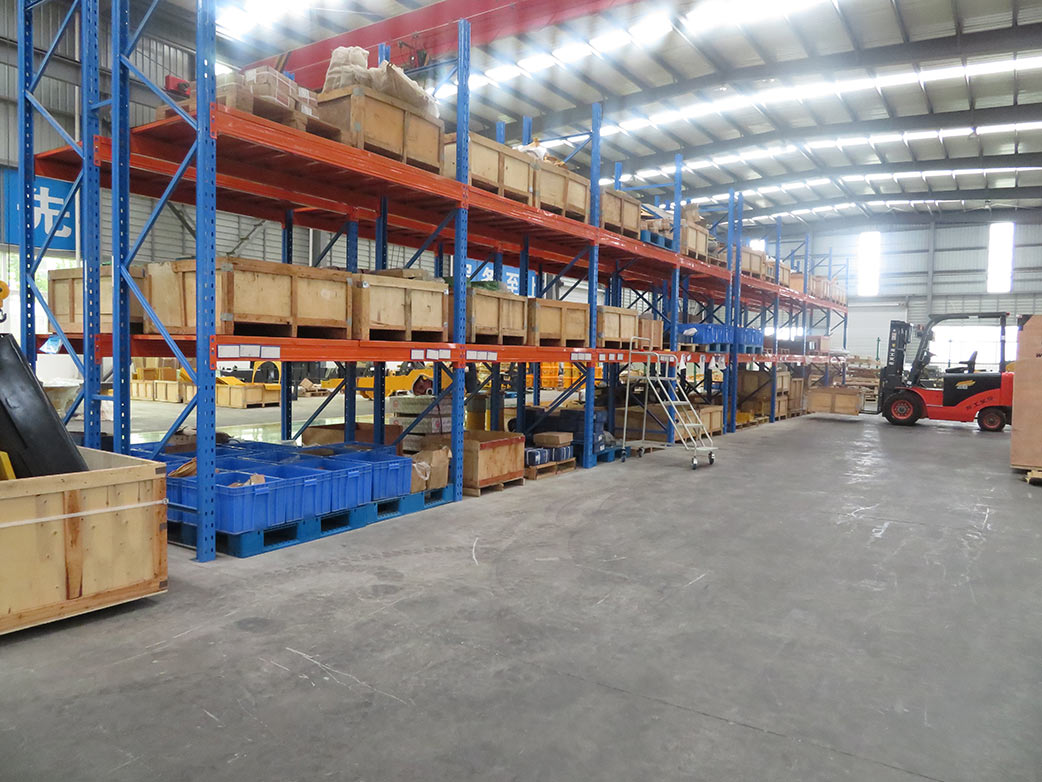 Zwiedzanie fabryki koparek